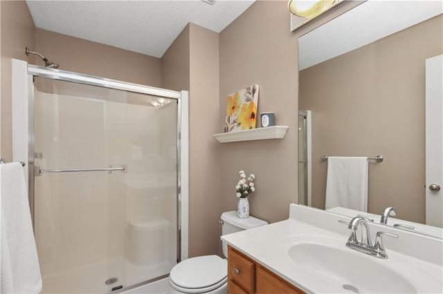 1004 E Pumpkin Ridge Street, Gardner, KS 66030