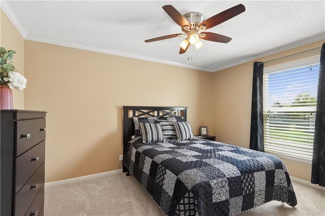 1004 E Pumpkin Ridge Street, Gardner, KS 66030