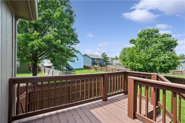 1004 E Pumpkin Ridge Street, Gardner, KS 66030