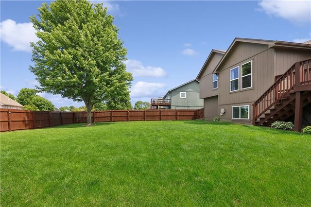 1004 E Pumpkin Ridge Street, Gardner, KS 66030
