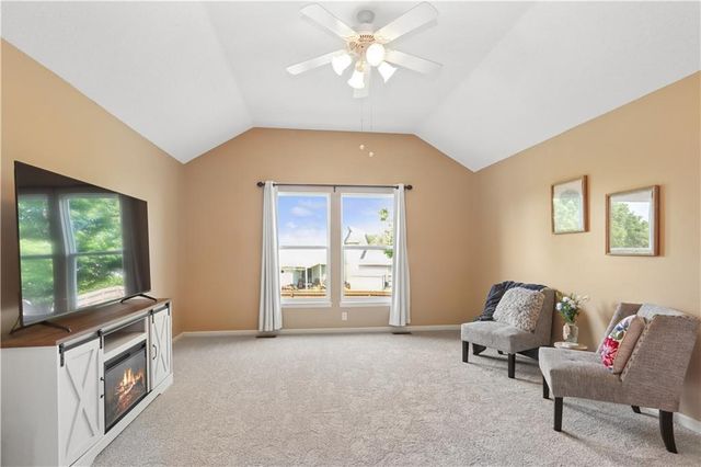 1004 E Pumpkin Ridge Street, Gardner, KS 66030