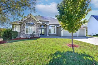 129 NW Morton Drive, Lee's Summit, MO 64081