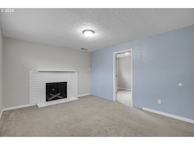 638 Sw 7TH St, Gresham, OR 97080