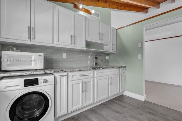 860 NW 106th Avenue 3B3-5, Miami, FL 33172