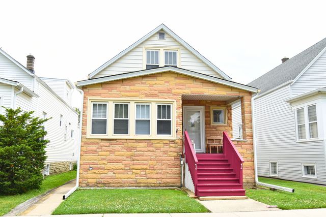 4945 W Waveland Avenue, Chicago, IL 60641