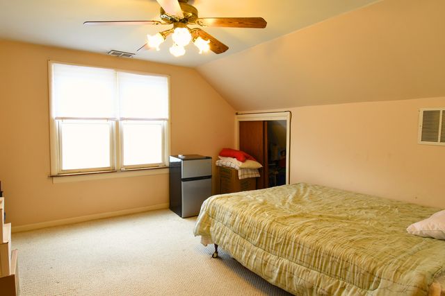 4945 W Waveland Avenue, Chicago, IL 60641
