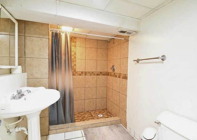 4945 W Waveland Avenue, Chicago, IL 60641