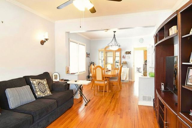 4945 W Waveland Avenue, Chicago, IL 60641