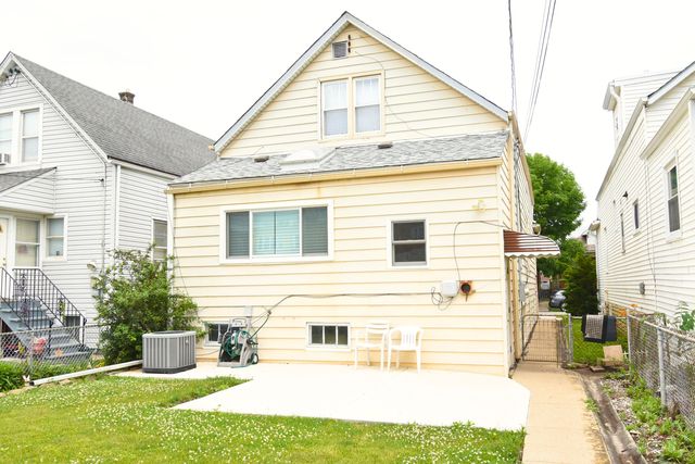 4945 W Waveland Avenue, Chicago, IL 60641