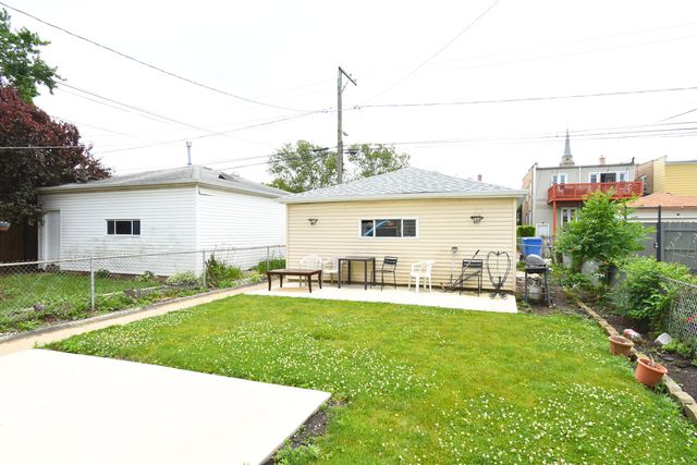 4945 W Waveland Avenue, Chicago, IL 60641