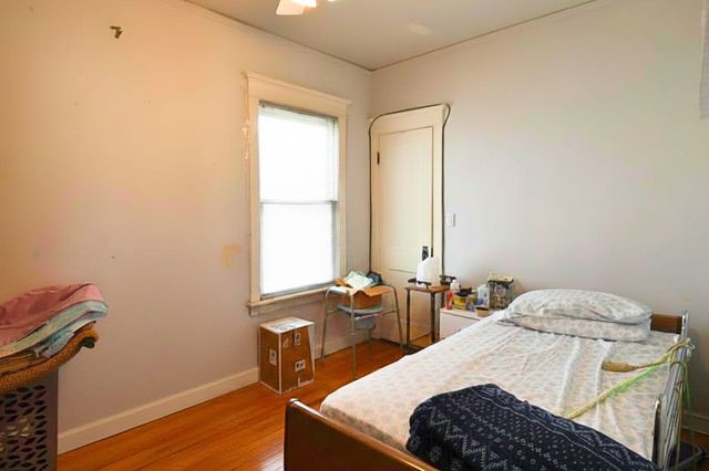 4945 W Waveland Avenue, Chicago, IL 60641