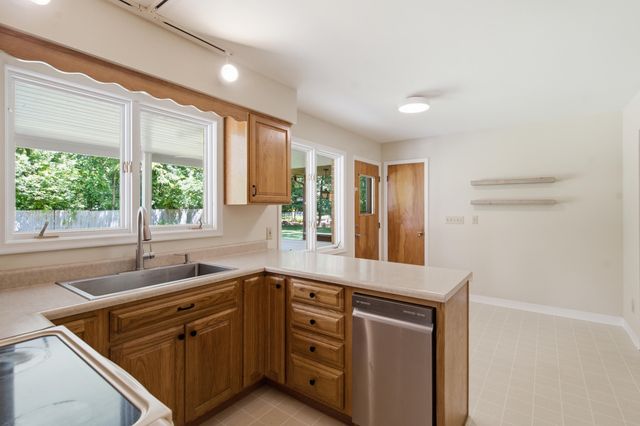 2121 Lakewood Drive, Kalamazoo Twp, MI 49001