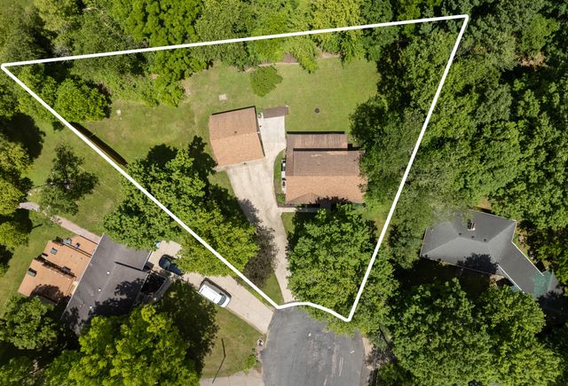 2121 Lakewood Drive, Kalamazoo Twp, MI 49001