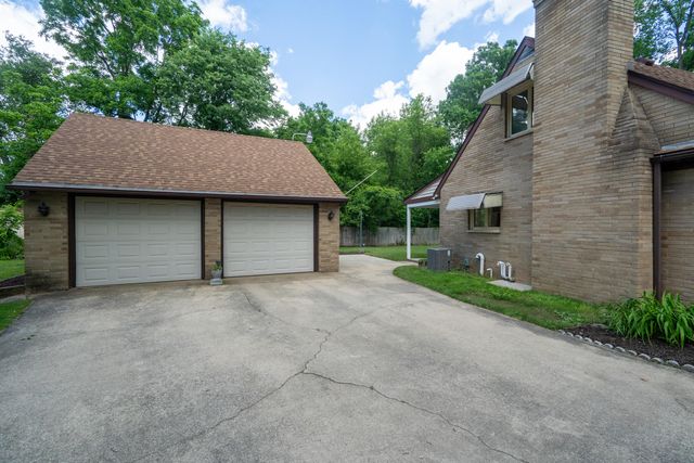 2121 Lakewood Drive, Kalamazoo Twp, MI 49001