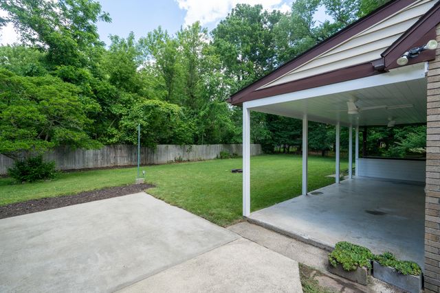 2121 Lakewood Drive, Kalamazoo Twp, MI 49001
