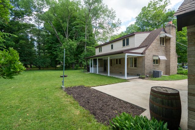 2121 Lakewood Drive, Kalamazoo Twp, MI 49001