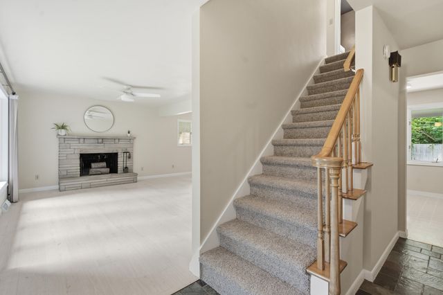 2121 Lakewood Drive, Kalamazoo Twp, MI 49001