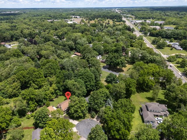 2121 Lakewood Drive, Kalamazoo Twp, MI 49001