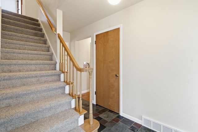 2121 Lakewood Drive, Kalamazoo Twp, MI 49001