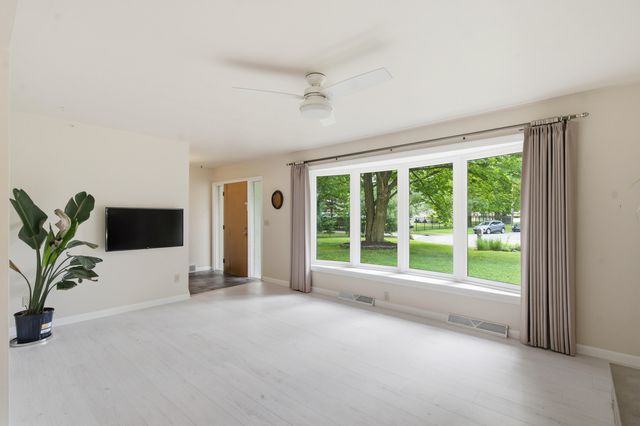 2121 Lakewood Drive, Kalamazoo Twp, MI 49001