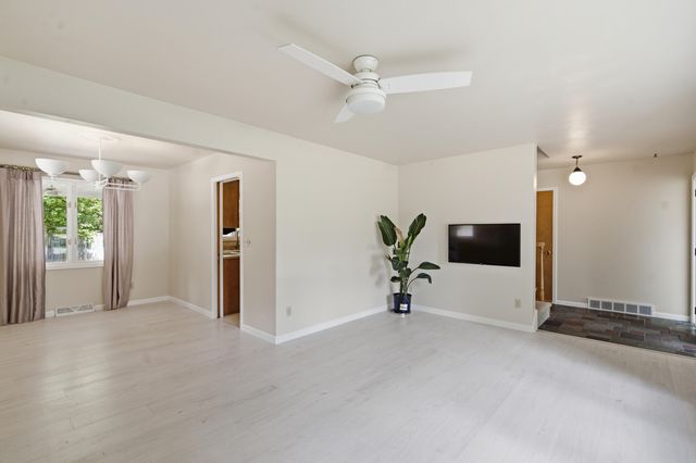 2121 Lakewood Drive, Kalamazoo Twp, MI 49001