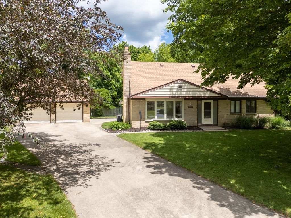 2121 Lakewood Drive, Kalamazoo Twp, MI 49001