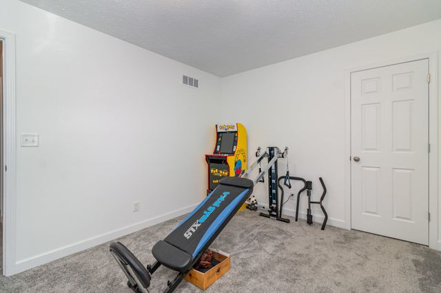 1395 E Rogers Road, Crittenden, KY 41030