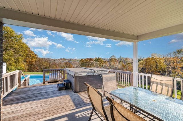 1395 E Rogers Road, Crittenden, KY 41030