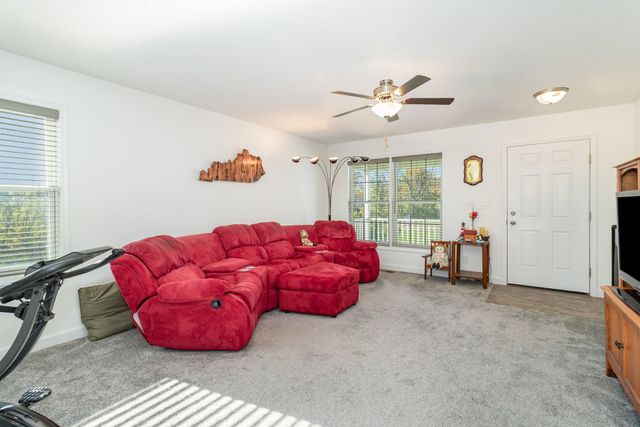 1395 E Rogers Road, Crittenden, KY 41030