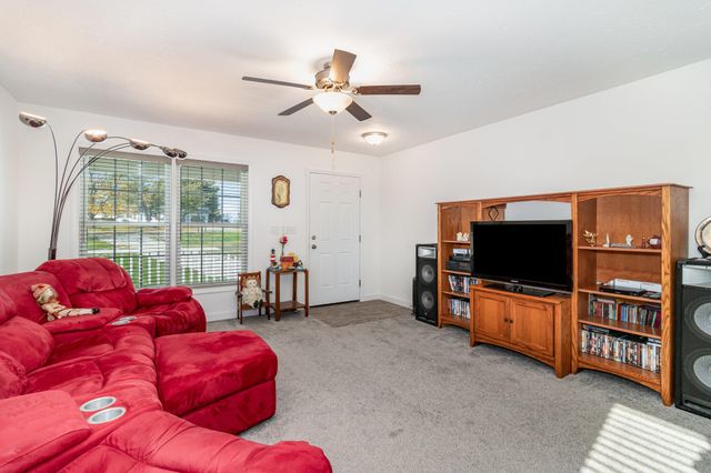 1395 E Rogers Road, Crittenden, KY 41030