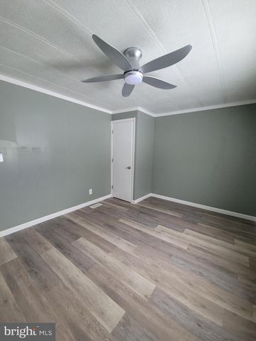 7 BUTTONWOOD LN, Carlisle, PA 17015