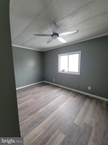 7 BUTTONWOOD LN, Carlisle, PA 17015