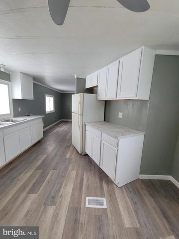 7 BUTTONWOOD LN, Carlisle, PA 17015