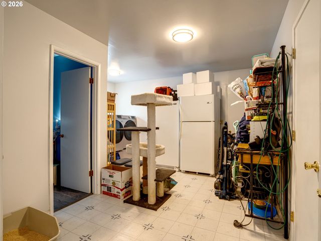 9250 Ne LEVEE Rd, Portland, OR 97211