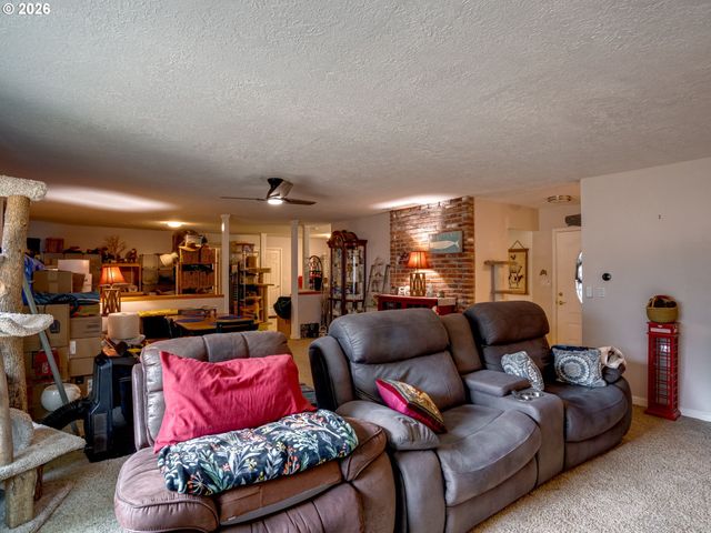 9250 Ne LEVEE Rd, Portland, OR 97211