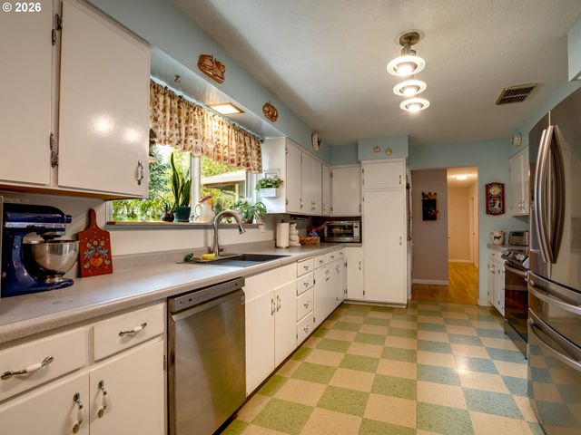 9250 Ne LEVEE Rd, Portland, OR 97211