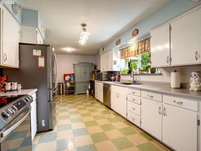 9250 Ne LEVEE Rd, Portland, OR 97211
