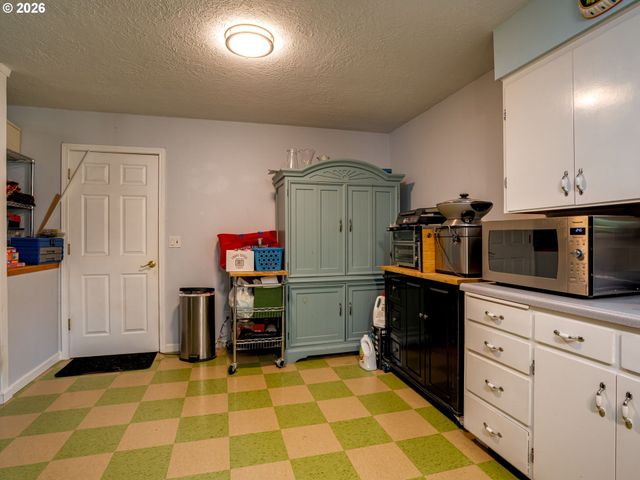 9250 Ne LEVEE Rd, Portland, OR 97211