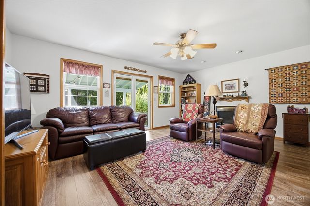 913 N Pine Court, Lynden, WA 98264