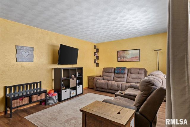 10 ROYAL Road, Springfield, IL 62702