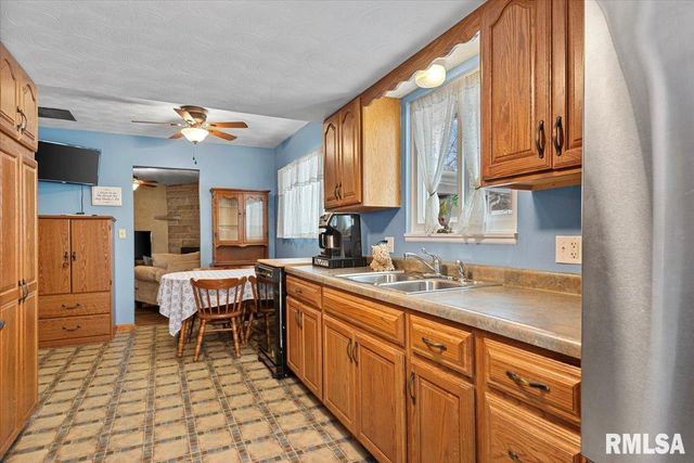 10 ROYAL Road, Springfield, IL 62702