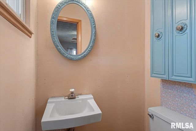 10 ROYAL Road, Springfield, IL 62702