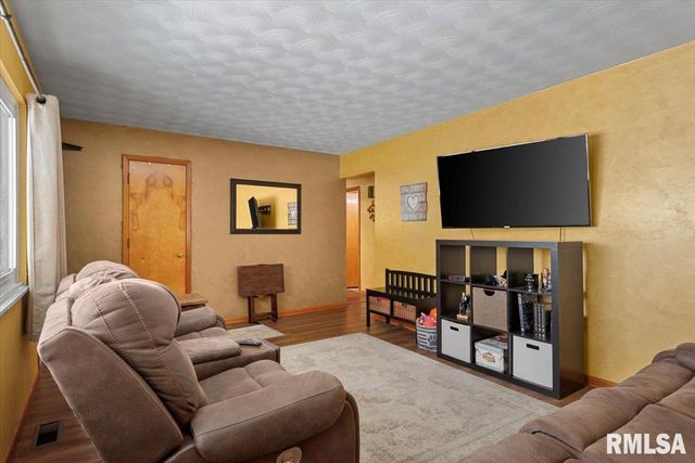 10 ROYAL Road, Springfield, IL 62702