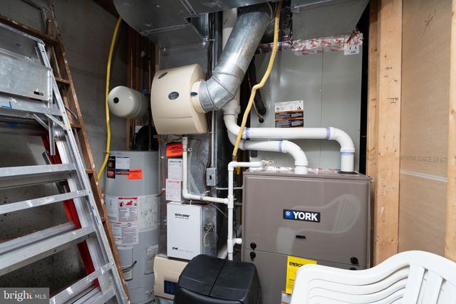 1 COSTA CT, Langhorne, PA 19047