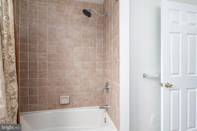 1 COSTA CT, Langhorne, PA 19047