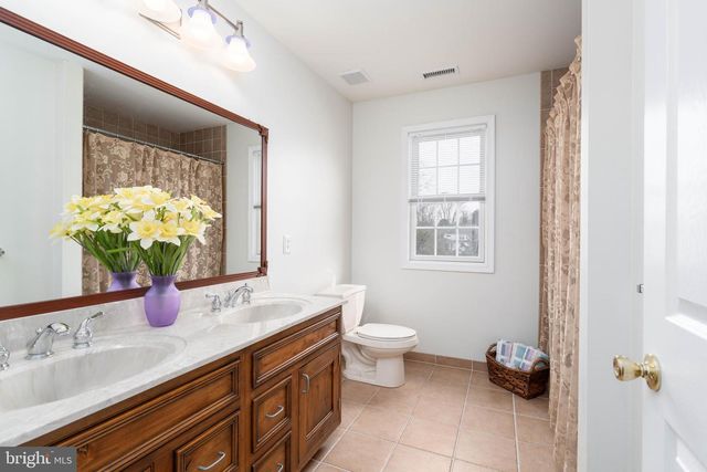 1 COSTA CT, Langhorne, PA 19047