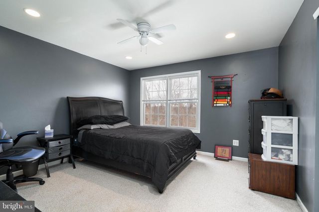 1 COSTA CT, Langhorne, PA 19047