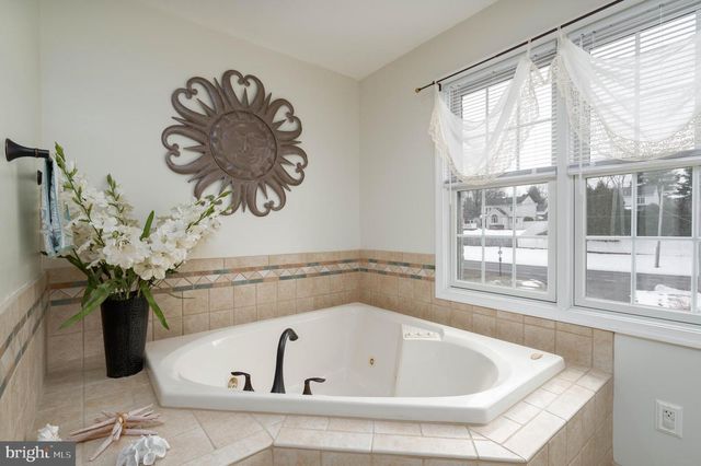 1 COSTA CT, Langhorne, PA 19047