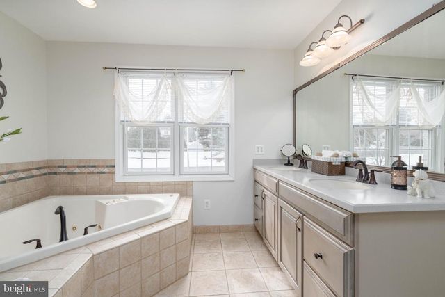 1 COSTA CT, Langhorne, PA 19047