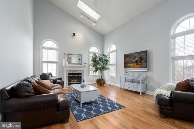 1 COSTA CT, Langhorne, PA 19047